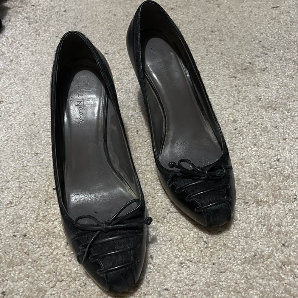 Cole Haan Nike Air Black Leather Heels Bow Fur Trim Sz 8